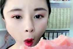 外国网红美女吃瓜